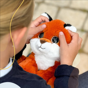 Les « Puppy Eyes Pets Nature » captivent avec leurs grands yeux scintillants✨. 

Crush sur notre adorable renard roux qui vous souhaite à toutes et à tous un merveilleux week-end ☁️ ! On rêve déjà de se cacher sous la couette avec lui pour des câlins tout doux 🌙🦊 … 
 
Retrouvez l’ensemble de la collection en magasin et sur notre boutique en ligne 🛒 ! 
 
#PuppyEyesPets #Renard #Peluche #Doudou #GipsyToys